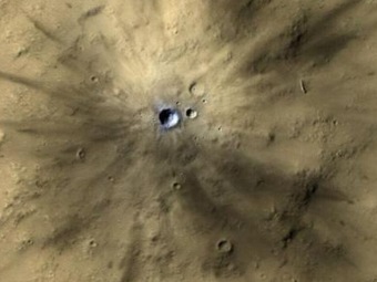 Каждый год сотни астероидов образуют новые кратеры на Марсе